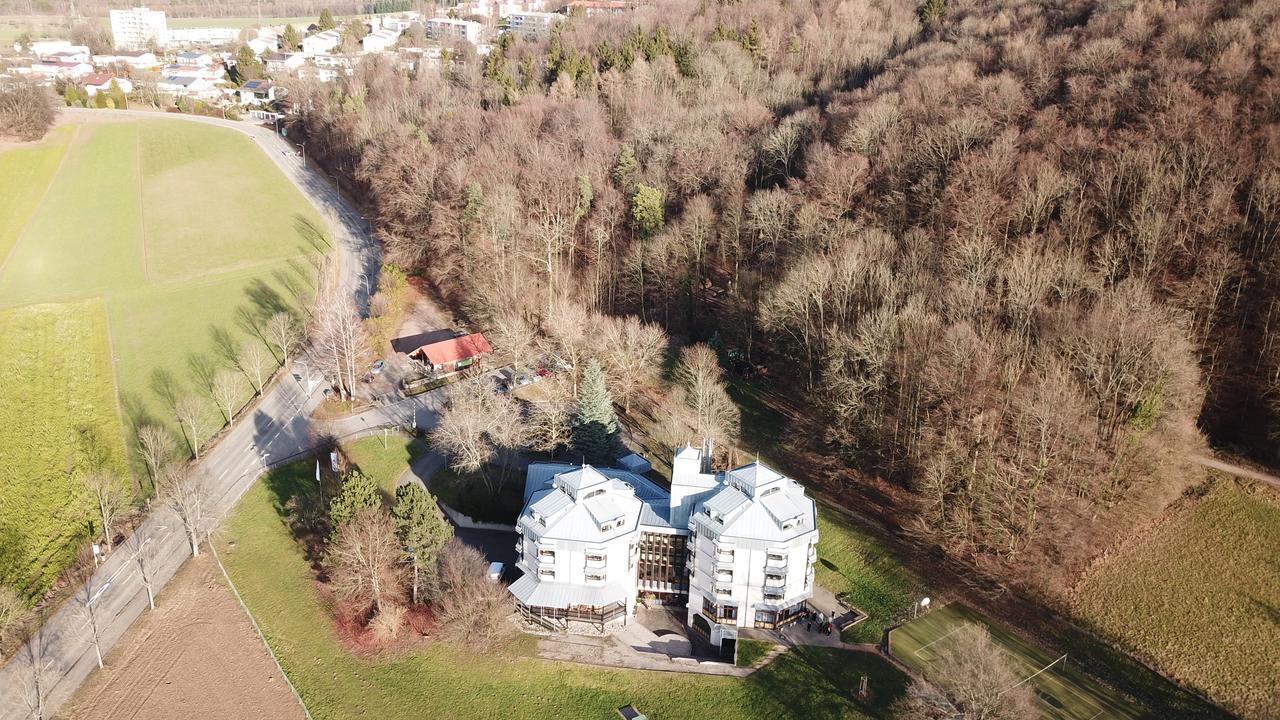 Hellmut-Wassmer-Jugendherberge Loerrach ภายนอก รูปภาพ